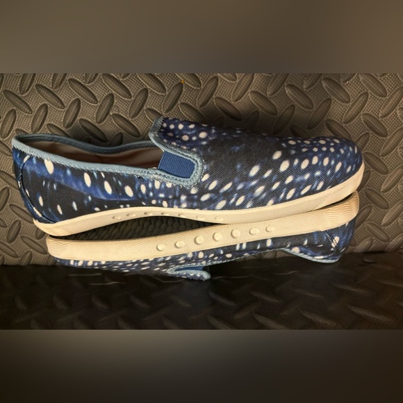 blu kicks Blue Whale Shark Womens Sz 10 Slip-on Recycled Canvas Rubber sole shoe - Picture 5 of 8